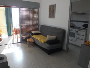 Apartamento Cerca de la Playa con Terraza y Parking en Roses, Costa Brava - ES-204-55