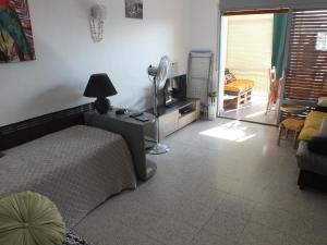 Apartamento Cerca de la Playa con Terraza y Parking en Roses, Costa Brava - ES-204-55