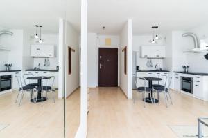 Obozowa Bright Escape Studio by BookingHost