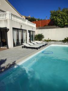 Appartements Appartement T3 dans villa avec piscine : Appartement 2 Chambres avec Terrasse et Vue sur la Mer