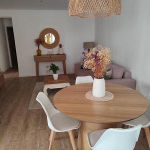 Appartements Appartement T3 dans villa avec piscine : photos des chambres
