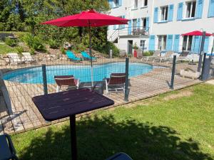 Appartements Les 4 flocons, avec piscine exterieure chauffee a 100m du lac et du centre , wifi, parking, sauna : photos des chambres