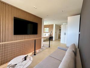 Dream 1-Bedroom Villa with Heated Indoor Pool, Jacuzzi & Sauna and BBQ