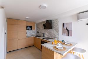 Dream 1-Bedroom Villa with Heated Indoor Pool, Jacuzzi & Sauna and BBQ