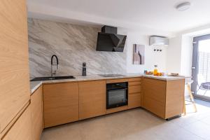 Dream 1-Bedroom Villa with Heated Indoor Pool, Jacuzzi & Sauna and BBQ