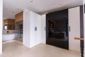 Dream 1-Bedroom Villa with Heated Indoor Pool, Jacuzzi & Sauna and BBQ