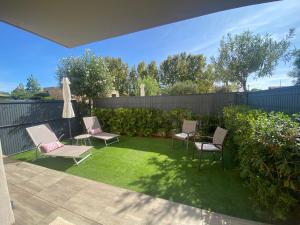 Spacieux appartement avec jardin dans résidence de grand standing avec piscine