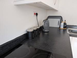 Lovely 1 Bedroom House with Private Garden and Parking