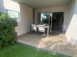 Spacieux appartement avec jardin dans résidence de grand standing avec piscine