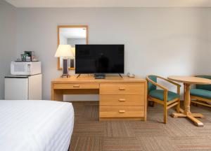 Coast Hinton Hotel
