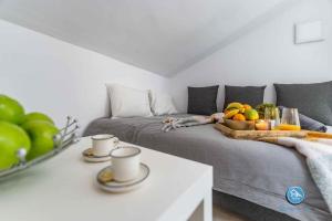 High-End Premium Studio with Terrace - Malaga Center