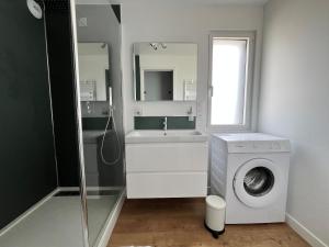 Appartements Appartement chic et lumineux - 100 m de la plage : photos des chambres