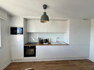 Appartements Appartement chic et lumineux - 100 m de la plage : photos des chambres