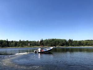 Peaceful idyll by the lake
