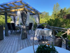 Peaceful idyll by the lake