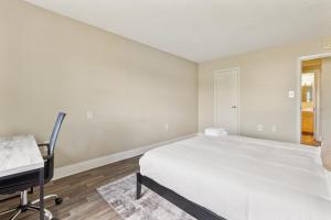 Legacy at Imperial Village 312 I 1 Bed 1 Bath