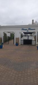 Vue Mer & Sérénité, Appartement Chic avec Piscine à Dar Bouazza