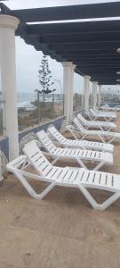 Vue Mer & Sérénité, Appartement Chic avec Piscine à Dar Bouazza