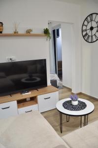 Cozy one bedroom apartment with parking