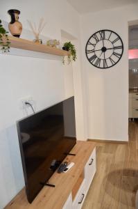 Cozy one bedroom apartment with parking