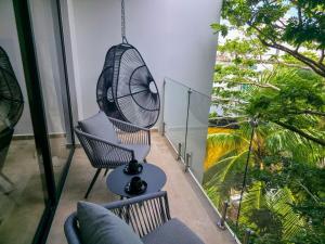 Cozy Studio with King Bed, Rooftop Pool and Fast Wi-Fi