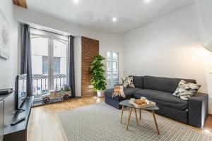 Luxury Bright Apartment Heart of City by TuriVida