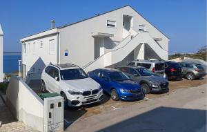 1 Bedroom Amazing Apartment In Rtina