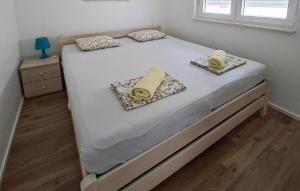 1 Bedroom Amazing Apartment In Rtina