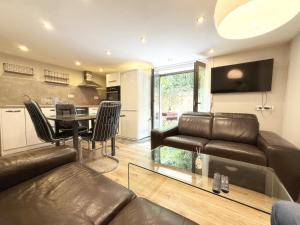 Cozy 1BR Flat next to NDK with Private Patio