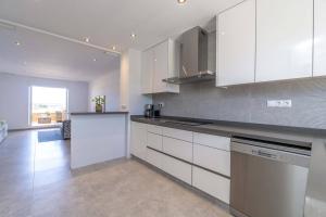 Moderno apartamento vacacional con terraza grande