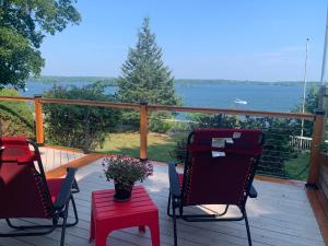 Q Estate Guest Suite heated indoor pool