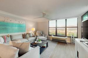 First floor oceanfront condo with beach access and tennis courts