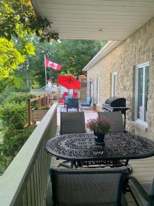 Q Estate Guest Suite heated indoor pool