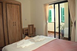 Luxurious apartment at top location with scenic mountain view