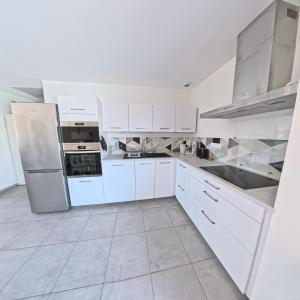 Appartements Villa Chrisaline, spacieuse et climatisee, 5 chambres, piscine privee : photos des chambres