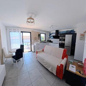 Villa Chrisaline, Centre Moliets, 5 ch, 10 pers, clim, piscine chauffée, équipements premium