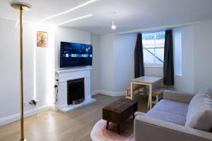 Hyacinth Apartments - Hot Tub Garden Escape - Adults only