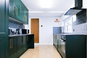 Hyacinth Apartments - Hot Tub Garden Escape - Adults only