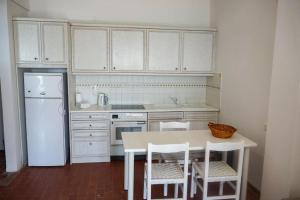 Sunny Bay Beachfront Retreat