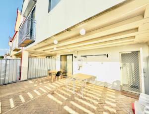 City Explorer Base 3BR&2 Floors&Walk to Mall & Airport Transit