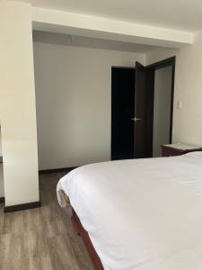 Comfortable 3 bedroom house near the airport Quito and Portal