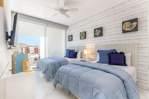 Marea Walk to Medano Stylish Stay in Cabo