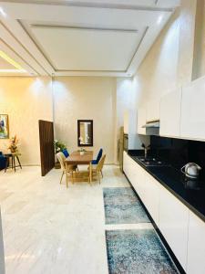 Casablanca Luxury Studio Apartment Steps to the Beach