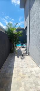 Casa com piscina em matinhos