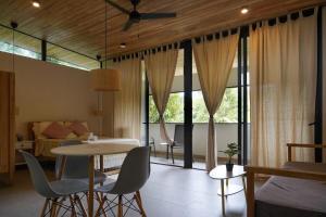 VED Beach Deluxe Studio 3, Steps to the Beach