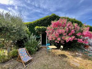 An atypical cocoon, escape to a painters home