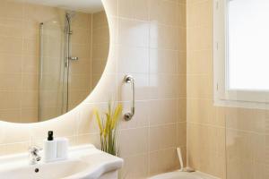 Maisons de vacances Cosy Hub : Confort pro garage proche transports : photos des chambres