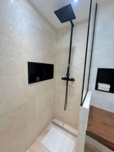 ⁂ Studio Vieux-Nice climatisé: charme commodités