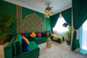 1BR Full Burj View 1 min to Dubai Mall Arabic Vibe