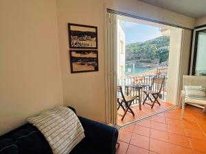 Tamariu Beach 1: Beachfront Home with wifi views